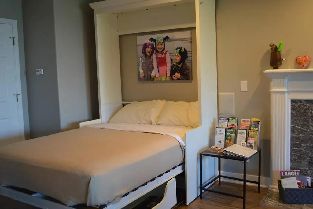 1-Bedroom Seaview Guesthouse On Seattle Luxury Estate With Views Of Olympic Mountains