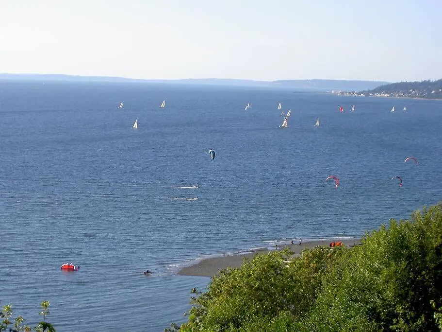 1-Bedroom Seaview Guesthouse On Seattle Luxury Estate With Views Of Olympic Mountains