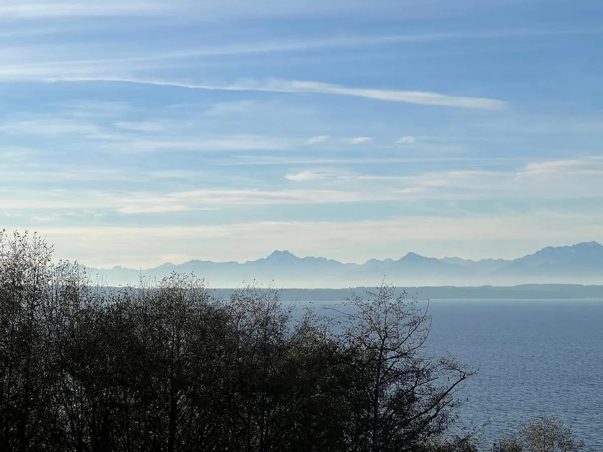 1-Bedroom Seaview Guesthouse On Seattle Luxury Estate With Views Of Olympic Mountains Apartment